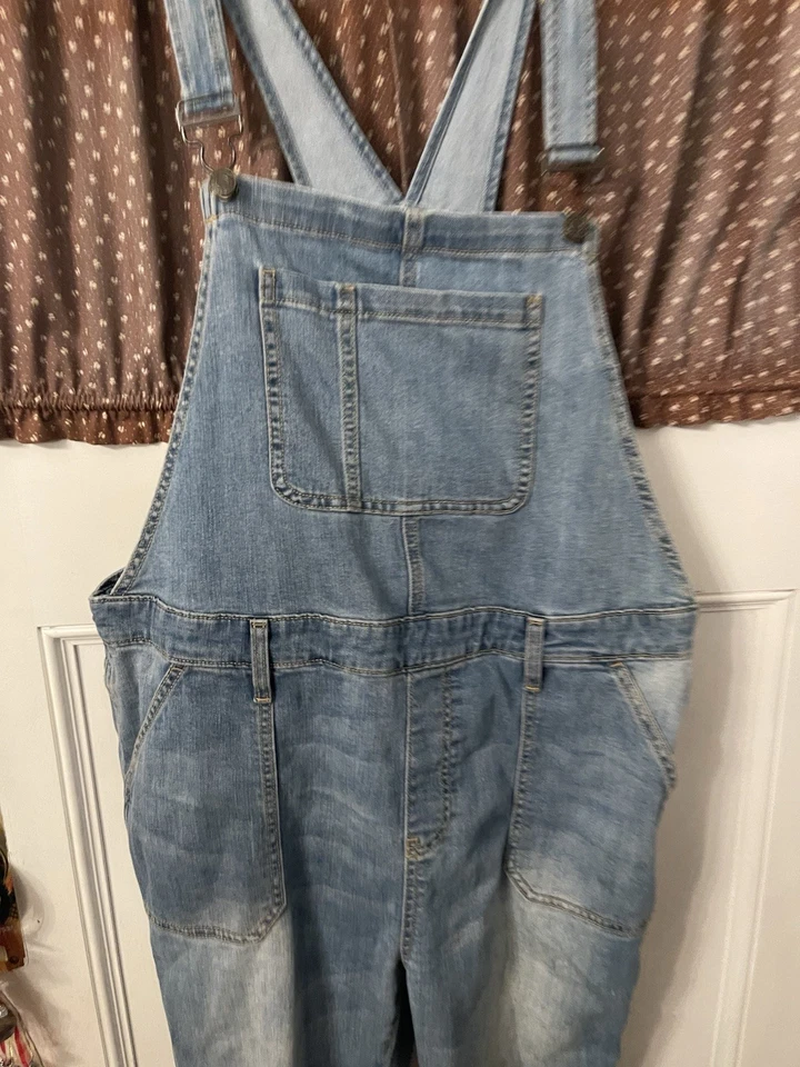 Gap Womens Slouch Light Indigo Distroy Mid Washed Denim Crop Overalls Size XL - Image 3 of 4