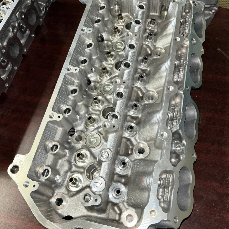 Toyota Tundra 2017-2021 5,7 culatas izquierda/derecha 11102-39335 11101-09650 Foto 2 de 4