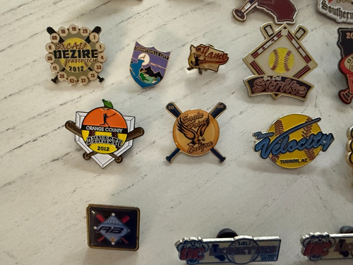 Huge Lot of Softball /Baseball Pins....50 plus - 第 7/10 張圖片