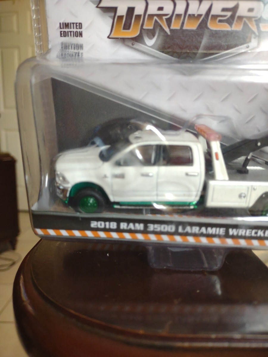 Greenlight Dually Drivers 2018 Ram 3500 Laramie Wrecker Tow