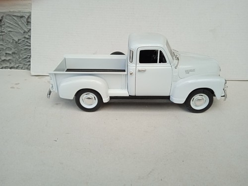 MODELLINO CHEVROLET - CHEVROLET PICK UP 1953 - SCALE 1:24 - Foto 2 di 5