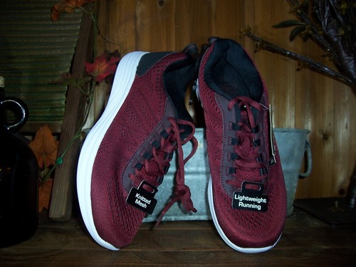 ATHLETIC WORKS MENS RUNNING SHOES SIZE 