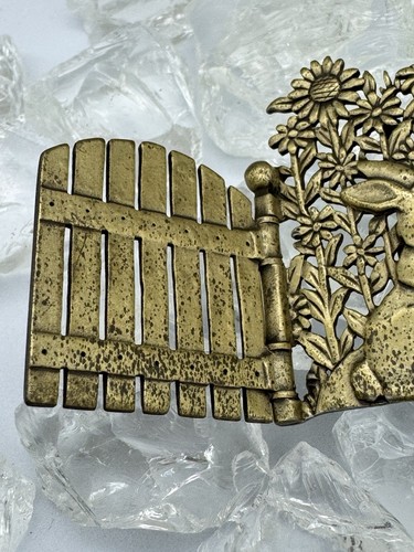 VTG JJ Brooch Scene Theme Vegetable Garden Stealing Rabbit Behind Opening Gate - Picture 13 of 15