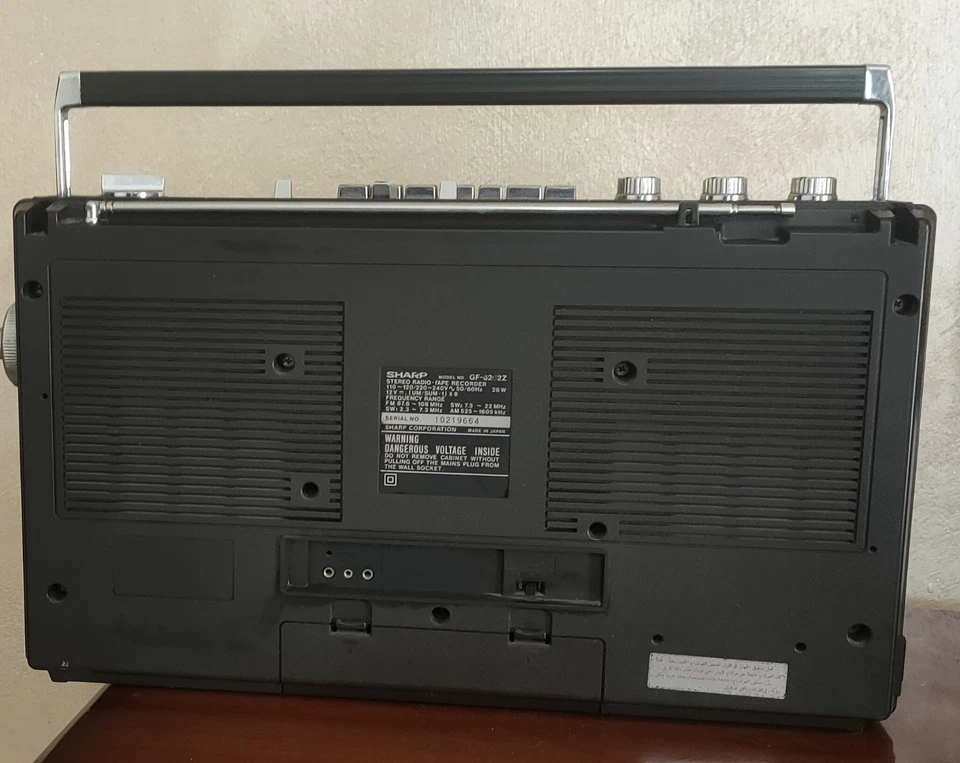 Sharp GF-6262 Metal Boombox Am/Fm Radio & Tape Recorder - Immagine 2 di 4