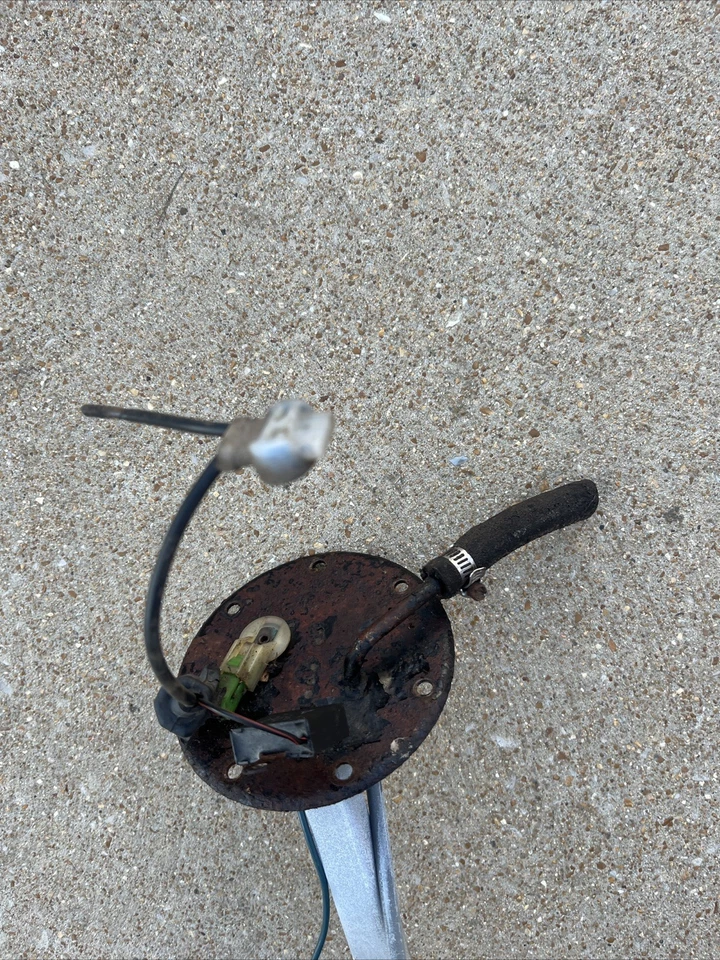 1979 Toyota Pickup Truck OEM ELETRIC FUEL PUMP ASSEMBLY OEM WORKS - Image 2 of 4