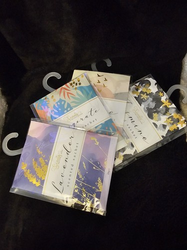 Set Of 4 Scented Sachet Air Fresheners With Hanger Wardrobe Drawer Room Car - Picture 6 of 6