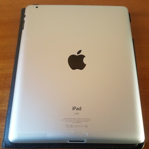 iPad 2 16gb Wifi A1395 Screen Excellent Back VGC +case +screen-protector bundle - Picture 7 of 12
