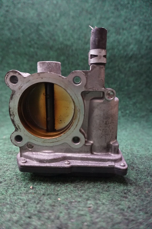 2013 TOYOTA PRIUS 1.8L Throttle Body OEM 2203037060 - Image 3 of 4