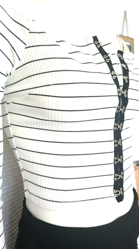 Lush - MEDIUM Blouse Off White & stripes black Round-Neck, longs sleeveđź’• - Picture 5 of 17