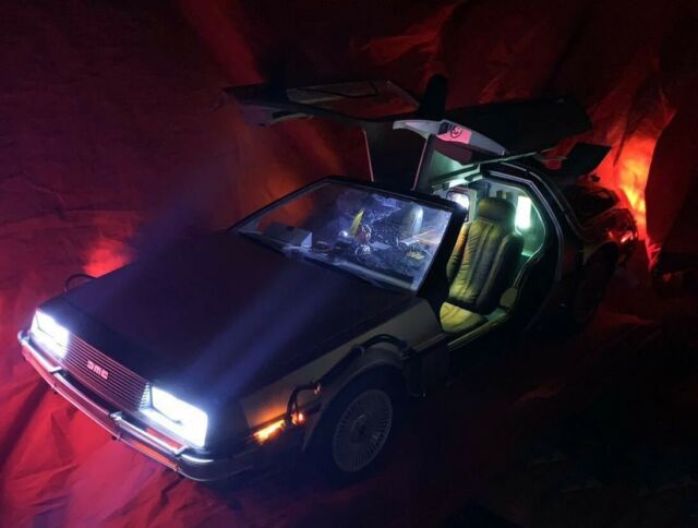 Delorean Hot Toys 1/6 Back to the Future Time Machine MMS260 Movie Delorean Hot Toys 1/6 Back to the Future Time Machine MMS260 Movie