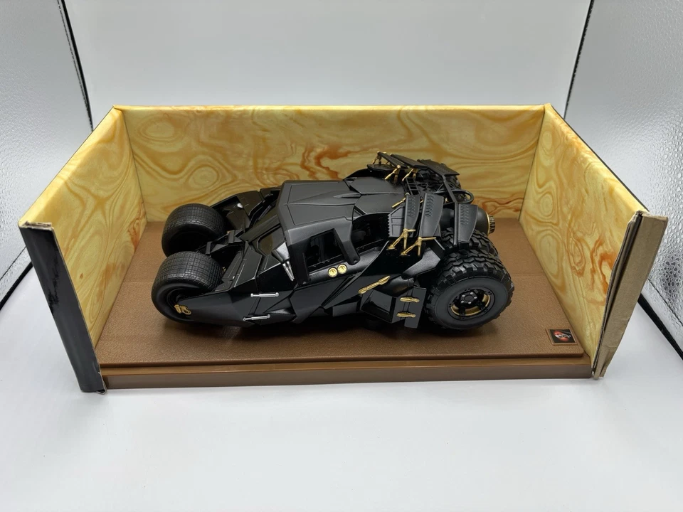 1/18 Batman Dark Knight Batmobile Tumbler - Hotwheels 1:18 - Immagine 3 di 4