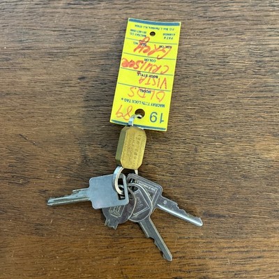 Vintage Set of Automotive Keys Lot of 4 GM 1989 Oldsmobile Vista