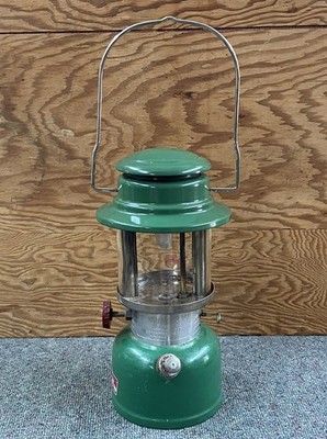 GREAT Vintage GREEN 1972 COLEMAN LANTERN 335 w/ Original GLOBE