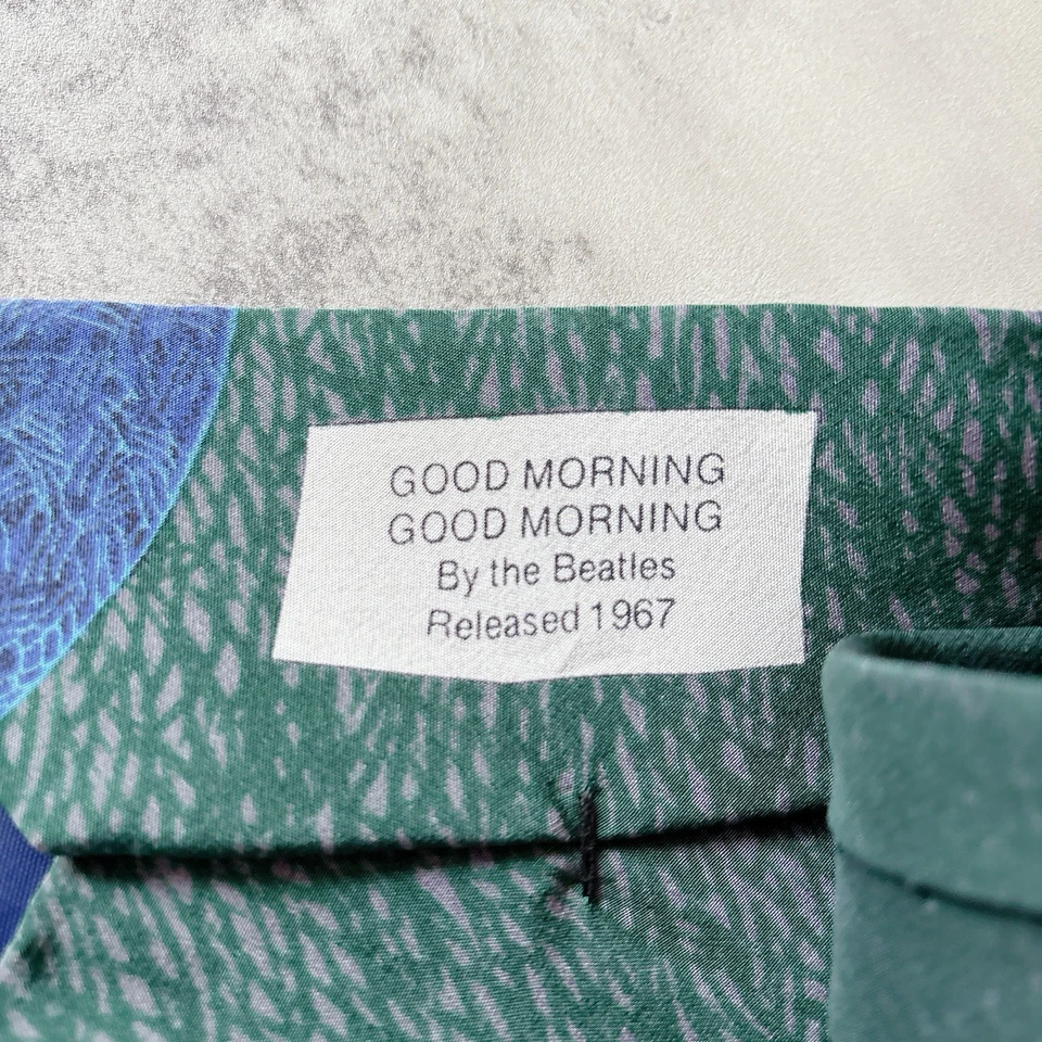 Gravata de seda The Beatles Good Morning Good Morning Manhattan masculina feita nos EUA - Imagem 4 de 4