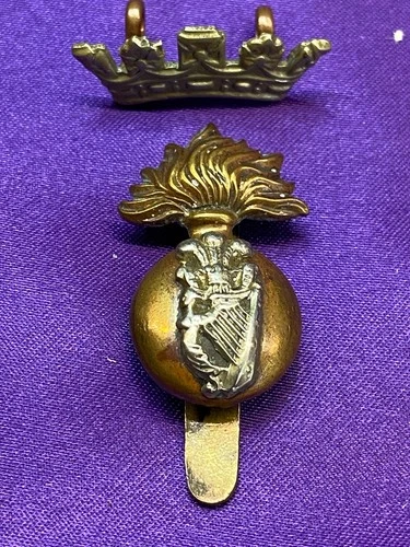 Genuine WW1/2 The Royal Irish Fusiliers BiMetal Cap Badge w/slider & Lugs