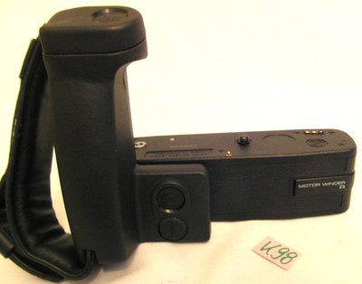 LEICA R7 HANDGRIFF 14317 GERMANY; LEICA MOTOR WINDER R PORTUGAL (K98)