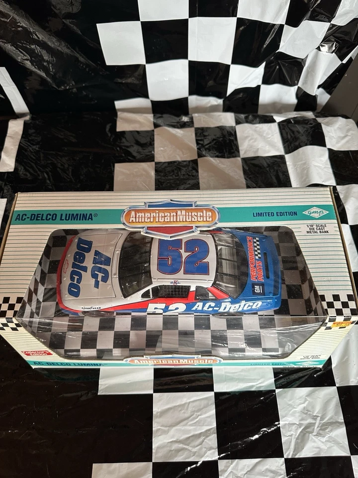 Ken Schrader 1995 AC-DELCO Nascar 1/18 Diecast American Muscle ERTL #52 Lumina  - Image 2 of 3