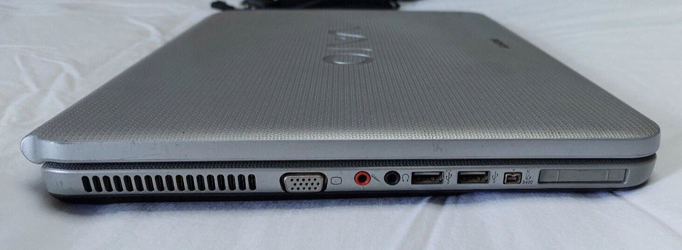 Sony Vaio VGN-NS21Z/S - Intel Core 2 Duo P8600 - SSD 120 GB - OS Lubuntu 23.10 - Immagine 4 di 4