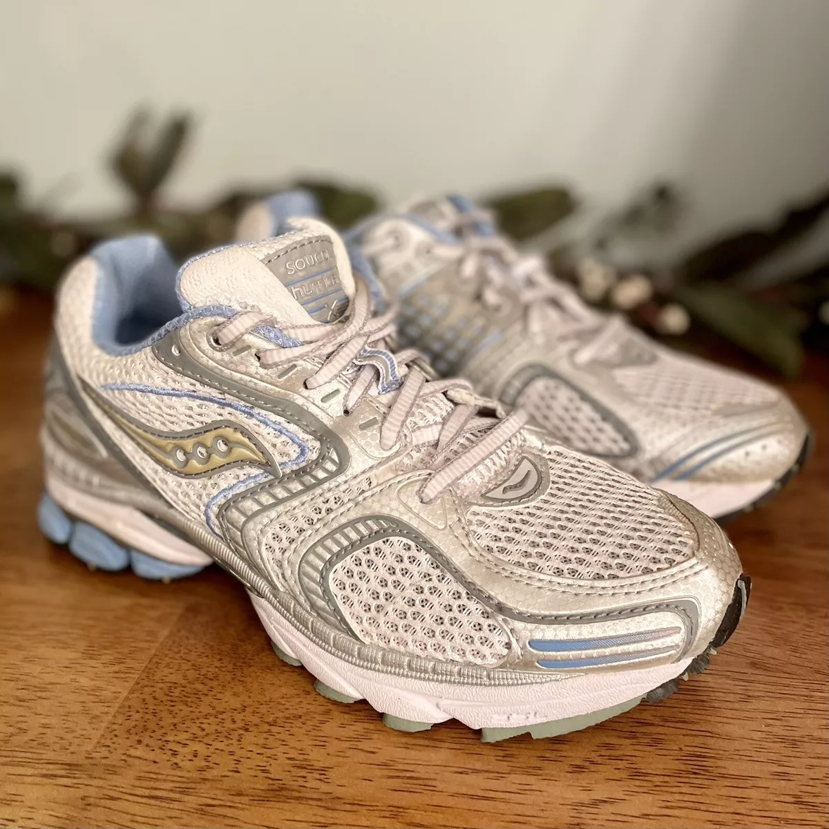 Saucony progrid on sale hurricane womens