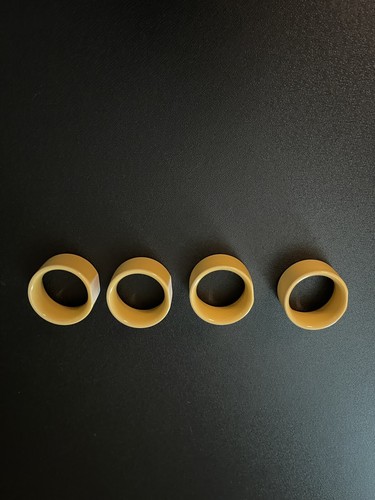Set of 4 Dinner Napkin Holder Rings Yellow With White Round - Bild 2 von 4