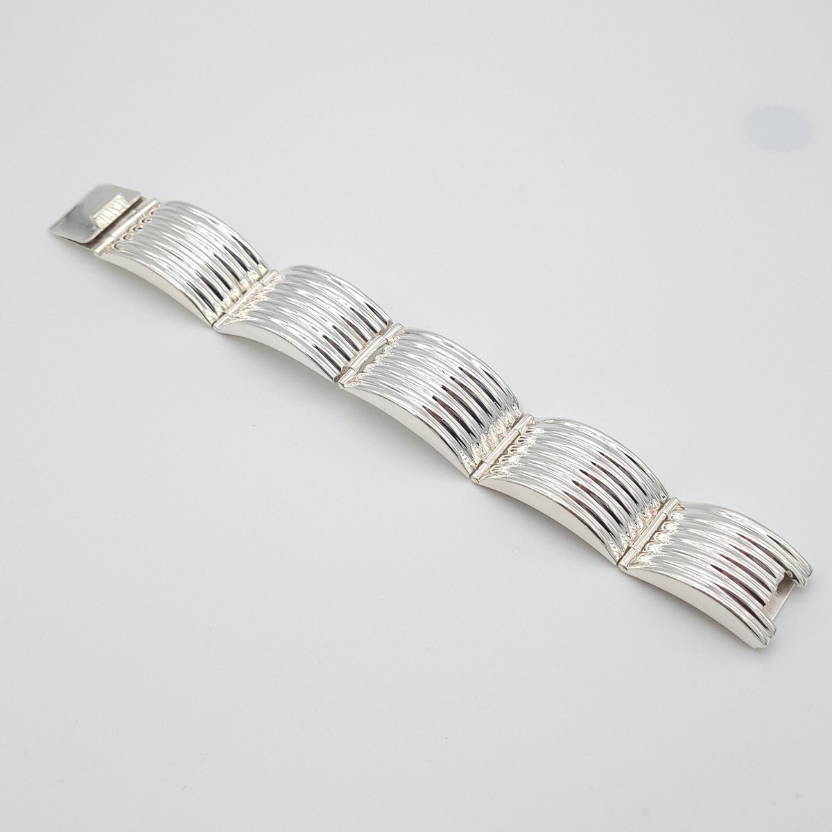 Tiffany & Co. Vintage Ribbed Wide Hinge 7 Tiffany & Co. Vintage Ribbed Wide Hinge 7