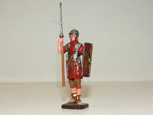 ROMAN LEGIONAIRE SOLDIER LEAD FIGURE w/ SPEAR & SHIELD  2 1/2" TALL