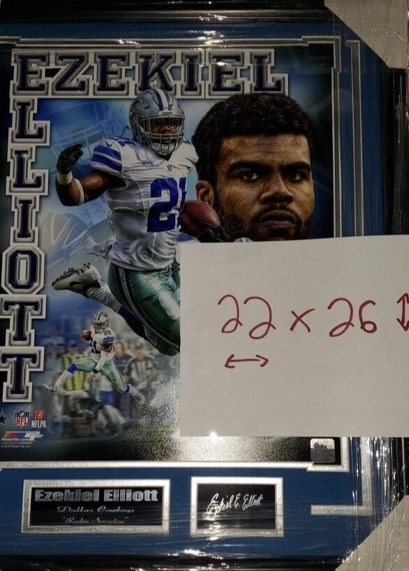 Foto firmada por Ezekiel Elliott Dallas Cowboys "Rookie Sensation" enmarcada 22x26 Foto 2 de 4