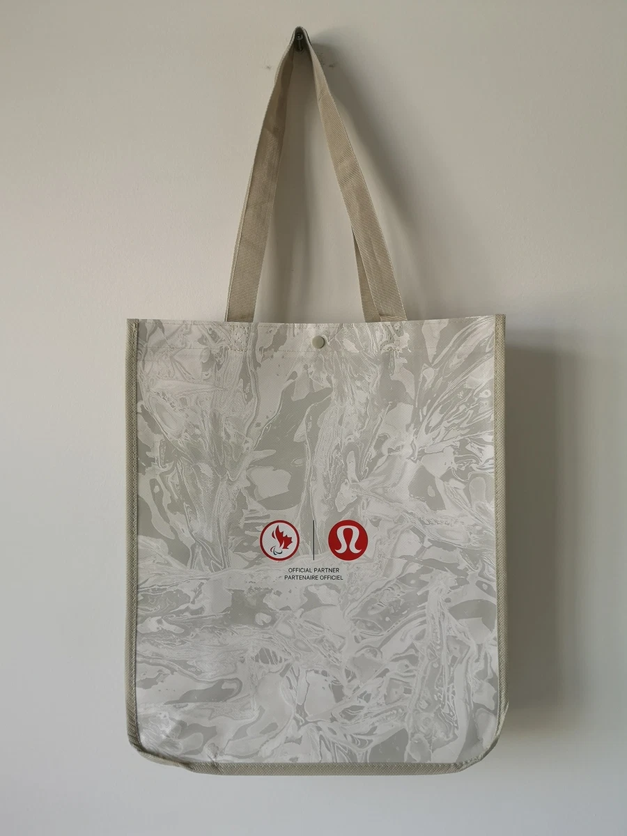 New LULULEMON Grey White TEAM CANADA Reusable Shopping Gym Lunch Bag Large