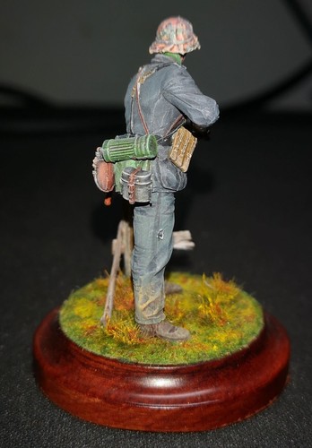 Pro Built and Painted 1/36 scale German WW2 soldier resin figure - Picture 4 of 5