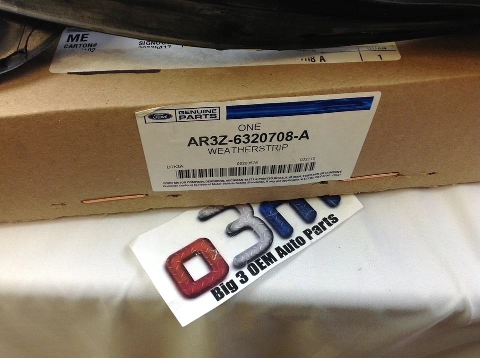 Restripa de goma para ventana de puerta delantera derecha Ford Mustang nueva OEM AR3Z-6320708-A Foto 3 de 3