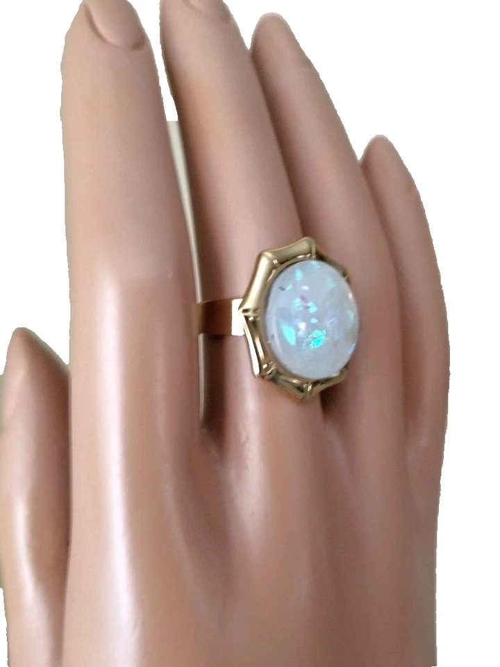 Anillo de ópalo ópalo de resina de fuego blanco con halo de bambú tallado en todo acero inoxidable Foto 2 de 4