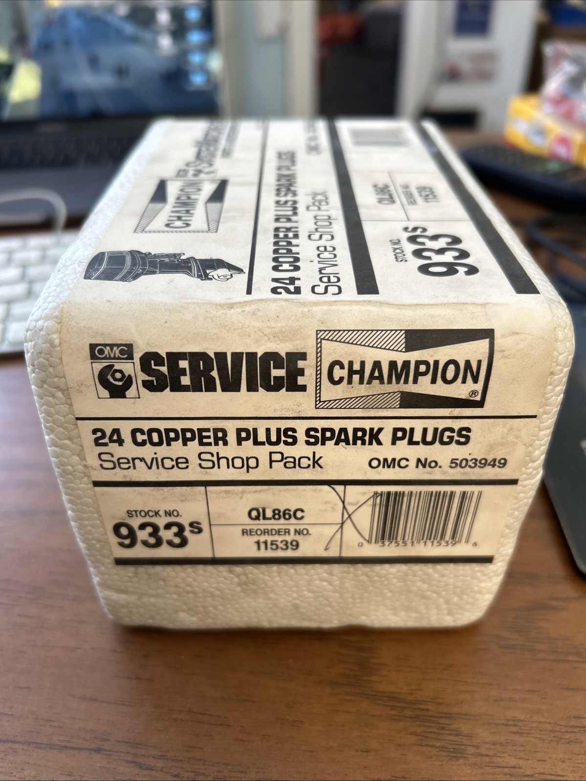 Champion 933 QL86C Spark Plug Genuine OEM BRAND NEW SHOP PACK QUANTITY 24