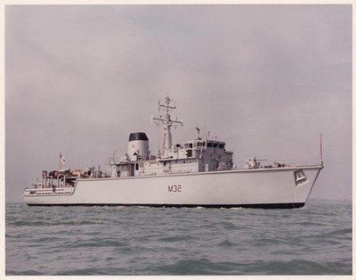 Original Pressefoto HMS Cottesmore (M32) Jagdklasse Minenkehrmaschine 1985 b