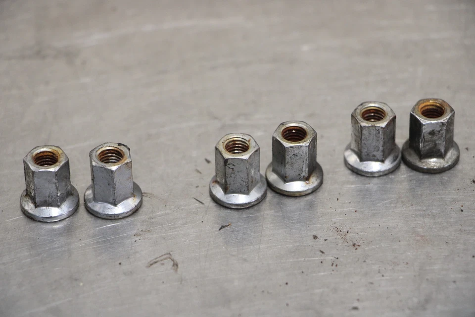 04-05 HONDA CBR1000RR 1000RR Exhaust Bolts Nuts Foto 3 de 4