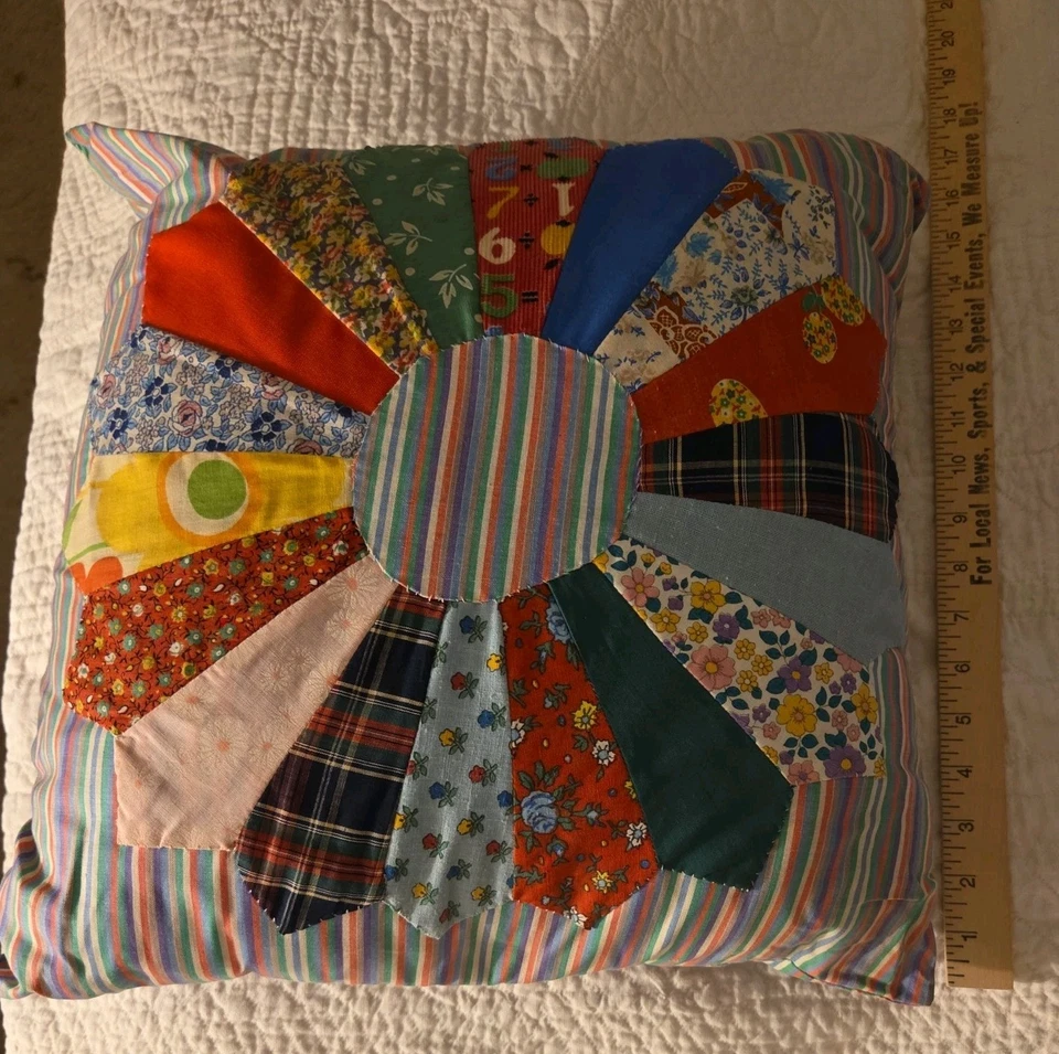 Vintage Dresden Plate Pillow, primitive vintage decor - Image 2 of 4