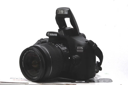 Canon EOS 1300D 18 MP WLAN FULL HD DSLR + Canon EF-S 18-55mm ISII Objektiv + OVP