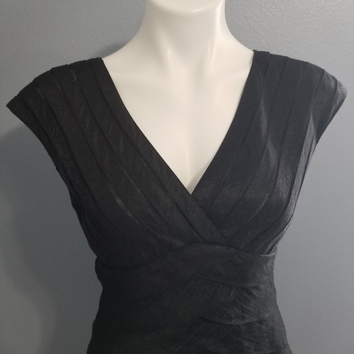 Vestido Adrianna Papell Negro Brillante Satén Plisado Capas Cóctel Vaina Para Mujer 4 - Imagen 2 de 12