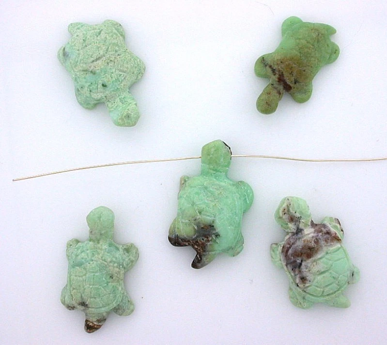 UNA gema tallada de cuentas focales de crisoprasa natural tortuga de 1 1/4 a 1 1/3 pulgadas Foto 2 de 2