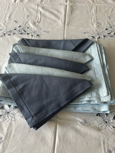 Linen Tablecloth And Napkins - Picture 1 of 7