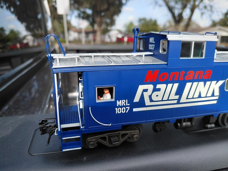 Atlas O Scale 6653-1 Standard Cupola Montana Rail Link Caboose #1008 (3 Rail) - Image 4 of 4