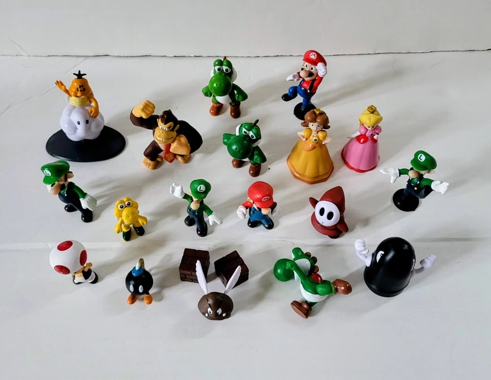 Nintendo Super Mario Brothers Bros Mixed Lot of 20 Pieces Action Figures Yoshi - Image 2 of 4