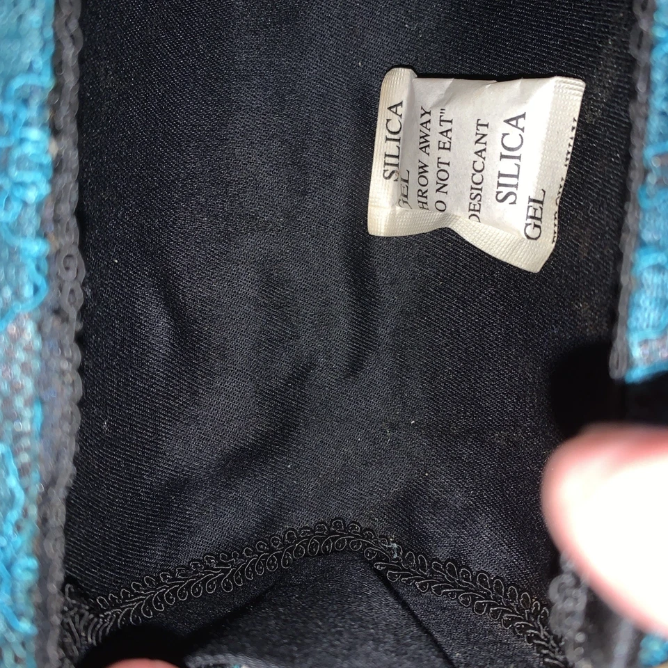 Cartera de sabana de colección rematada con surtido único de cuentas piedras encaje y seda Foto 4 de 4