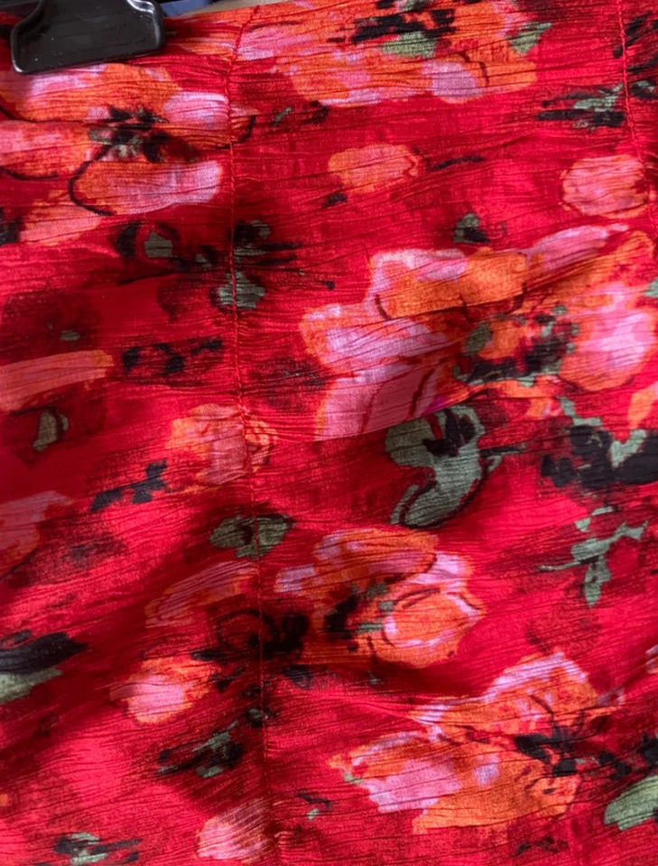 Jupe courte H&M fleurie rouge – neuve – taille 38 🌺 - Photo 2/4