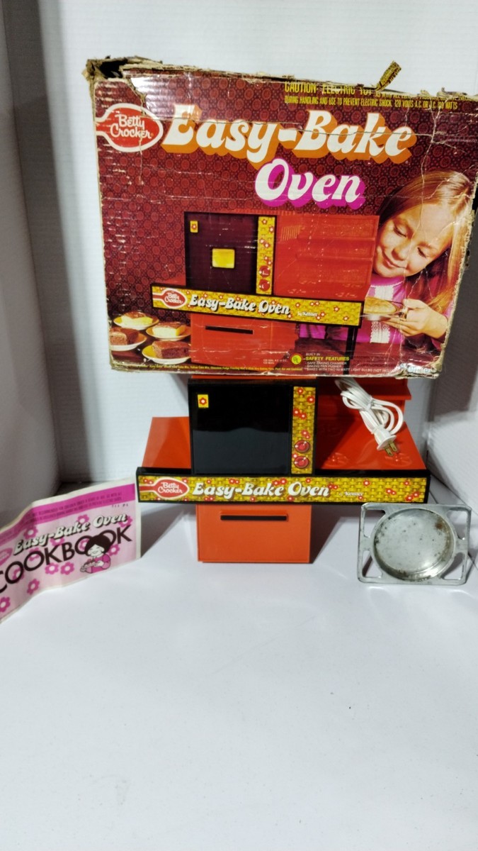 Vintage 1976, #15750 Betty Crocker Easy Bake Oven w/ Original Box