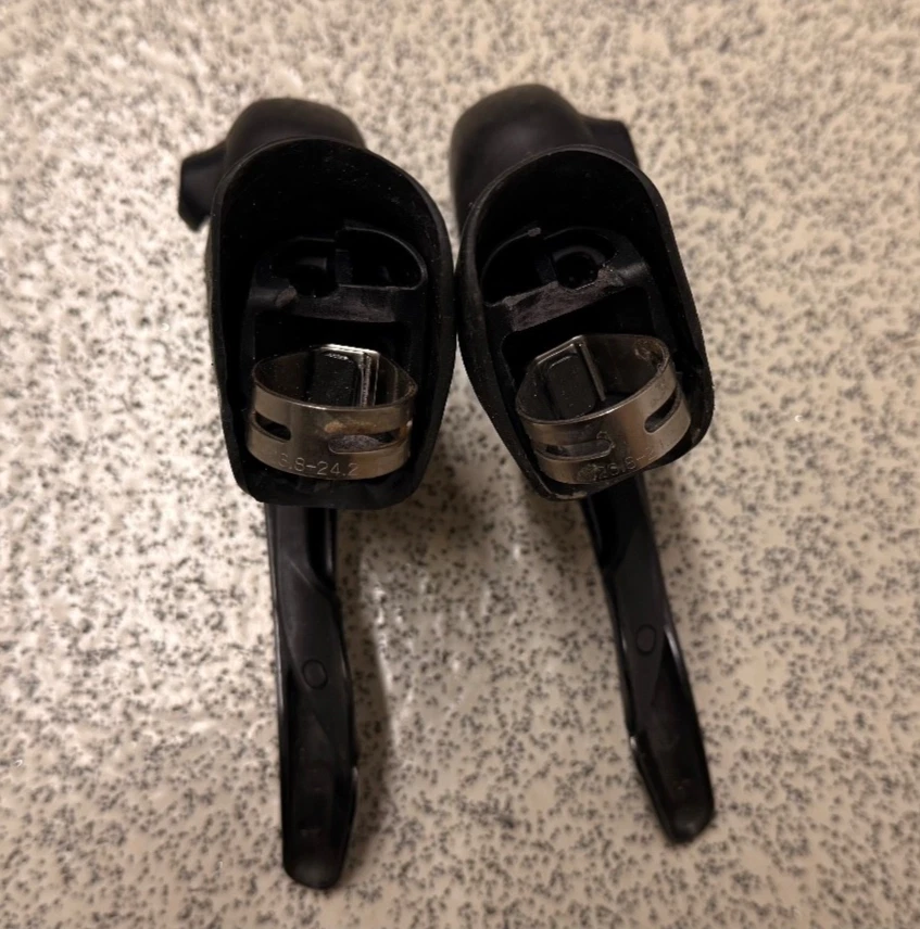 Shimano 105 ST-5600 2×10 Speed Dual Control Levers – Made in Japan (H3) - Image 4 of 4