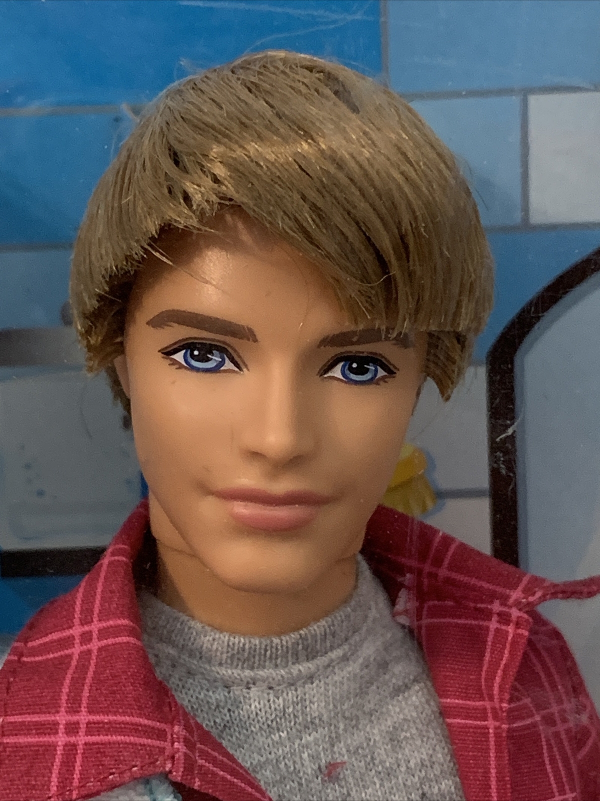 2010 Barbie Shaving Fun Ken Doll Mattel V3398 Beard Changes With Water