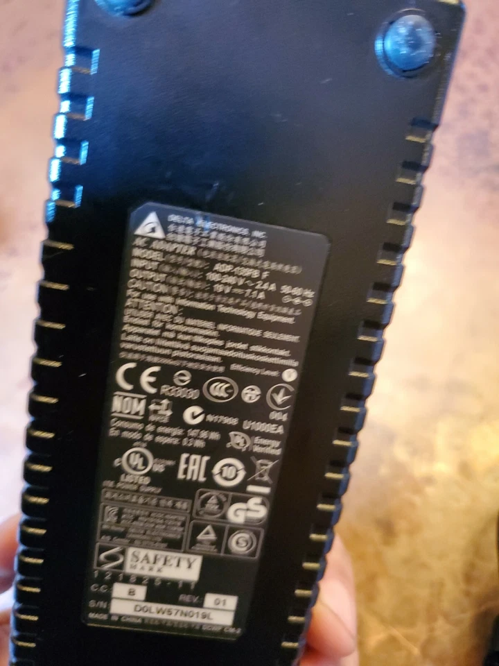 Cargador de computadora portátil Delta adaptador de corriente alterna ADP-135FB B 19V 7.1A 135W punta grande 7,4 mm Foto 3 de 3