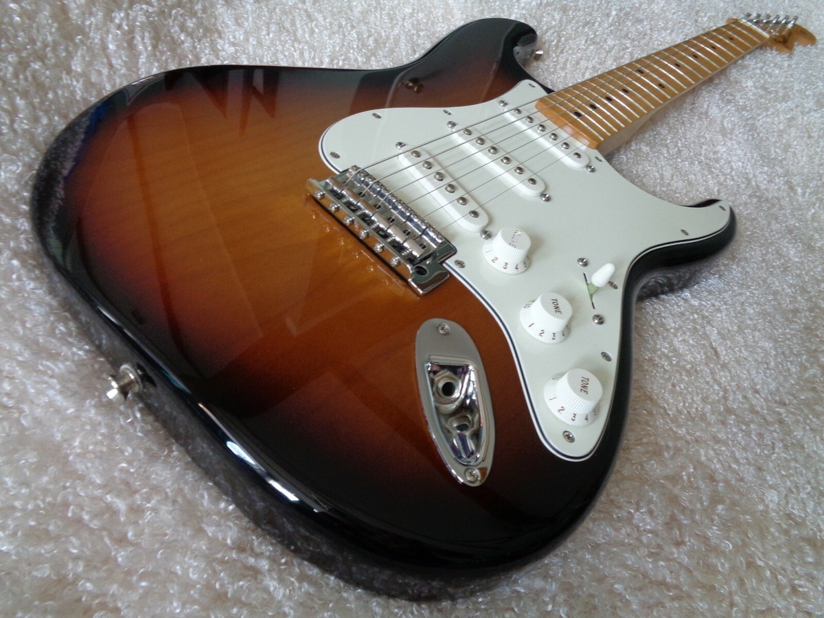 2013 Fender standard Stratocaster SSS Mexico maple neck