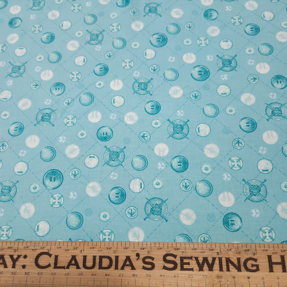 The Dressmaker Collection por Amy Barickman rojo gallo botón verde azulado suave Foto 2 de 3