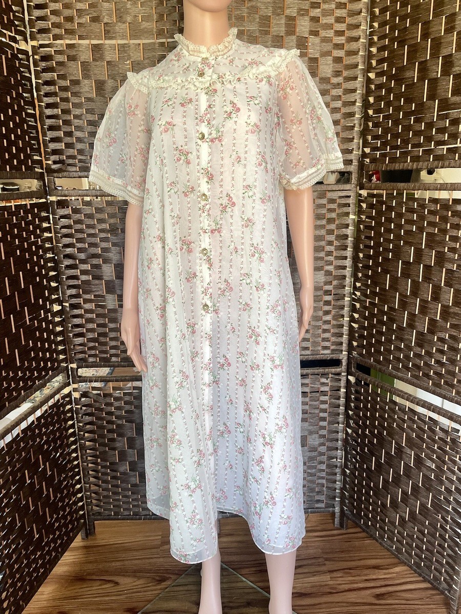 Vintage 1950 1960 Button Up Dressing Gown Robe Sheer Lace Pink Baby Roses  Floral